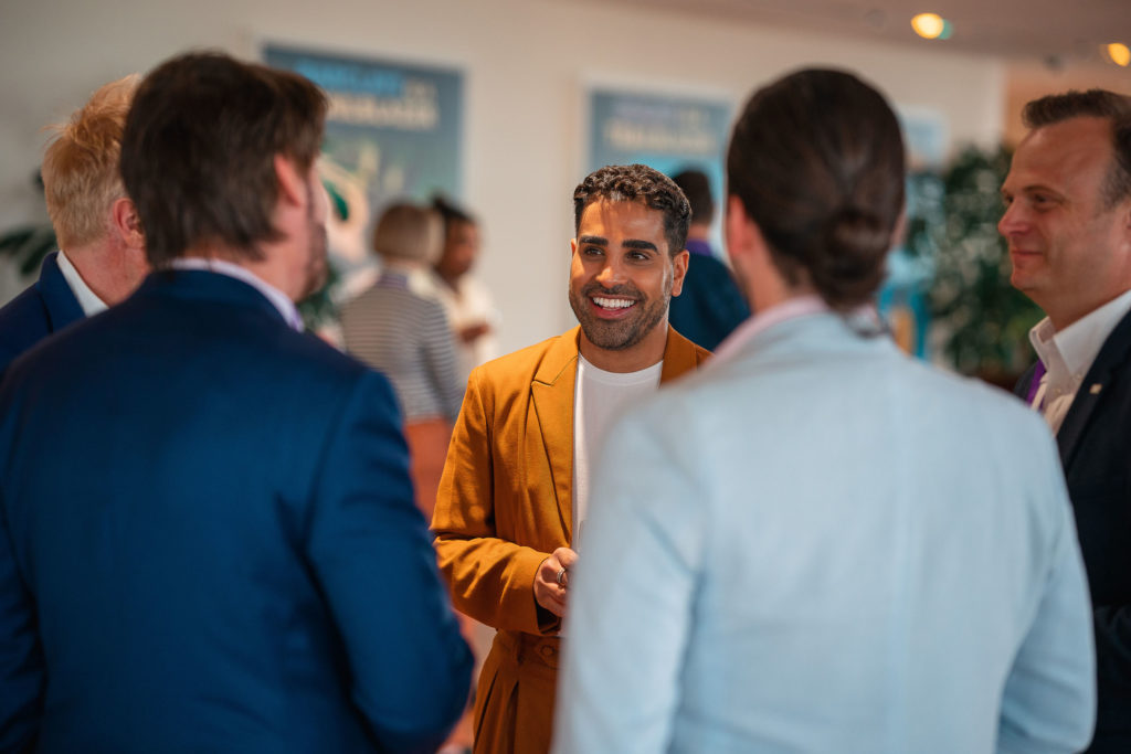 Dr Ranj chats with Founders' Circle members
